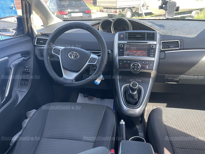 Toyota Verso 1.6 Active benzines 7 személyes 2014/12 - 8. kép - TS Hungária Auto Trade Kft., Használtató-kereskedés