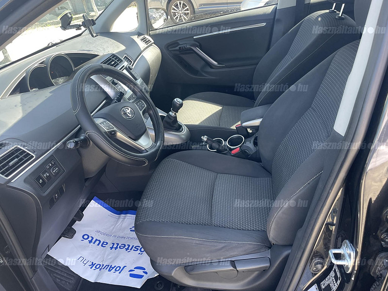 Toyota Verso 1.6 Active benzines 7 személyes 2014/12 - 9. kép - TS Hungária Auto Trade Kft., Használtató-kereskedés