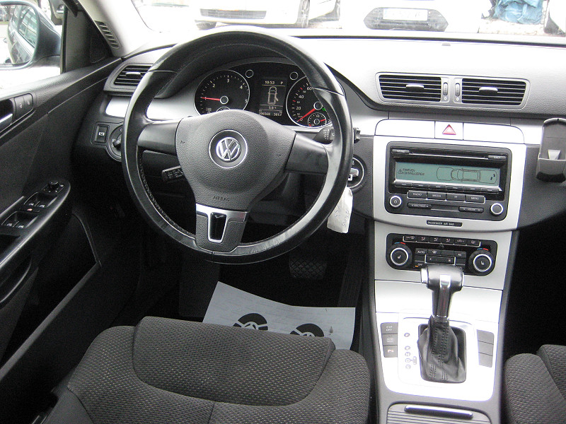 Volkswagen Passat 2.0 CRTDI Comfortline kombi Euro5 DSG 2010/06 - 8. kép - TS Hungária Auto Trade Kft., Használtató-kereskedés