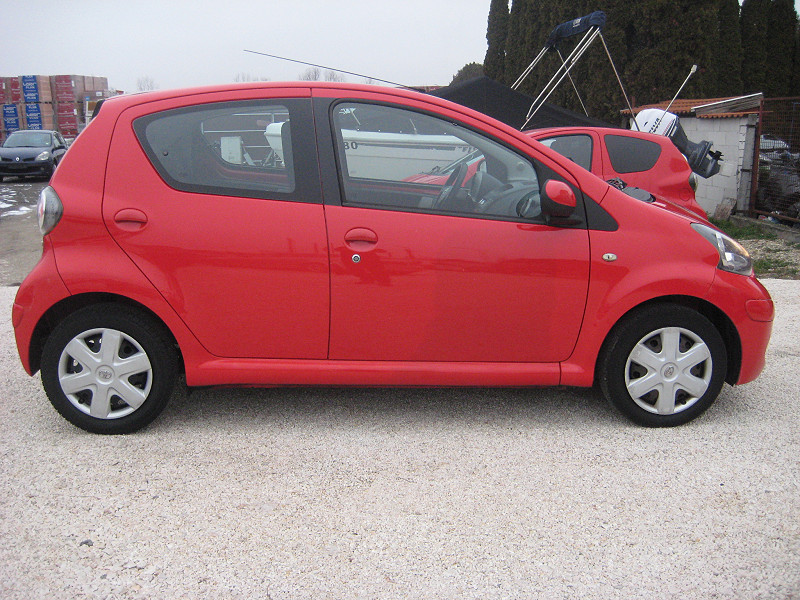 Toyota Aygo 1.0 Blue AC 2009/12  - 4. kép - TS Hungária Auto Trade Kft., Használtató-kereskedés
