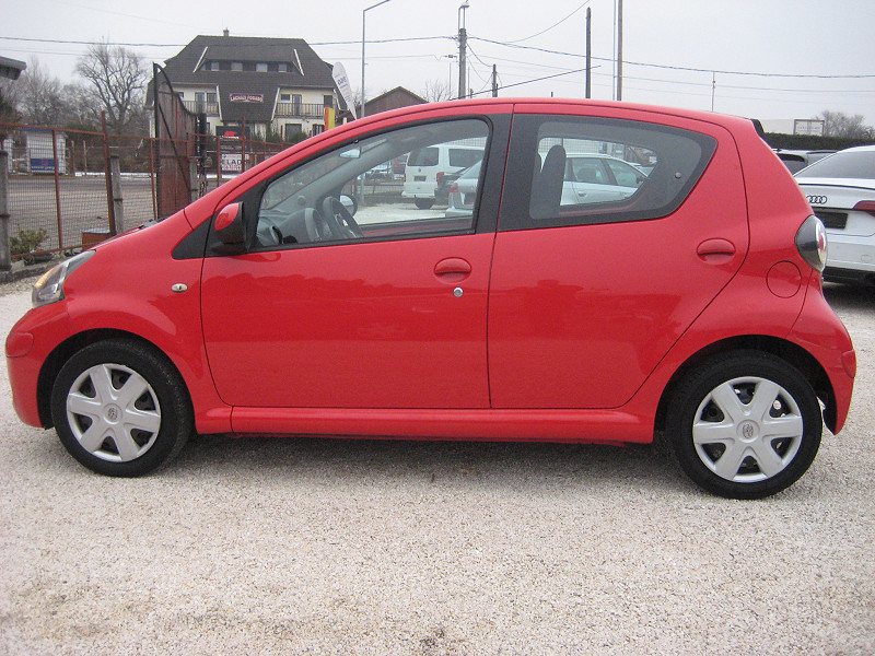 Toyota Aygo 1.0 Blue AC 2009/12  - 5. kép - TS Hungária Auto Trade Kft., Használtató-kereskedés