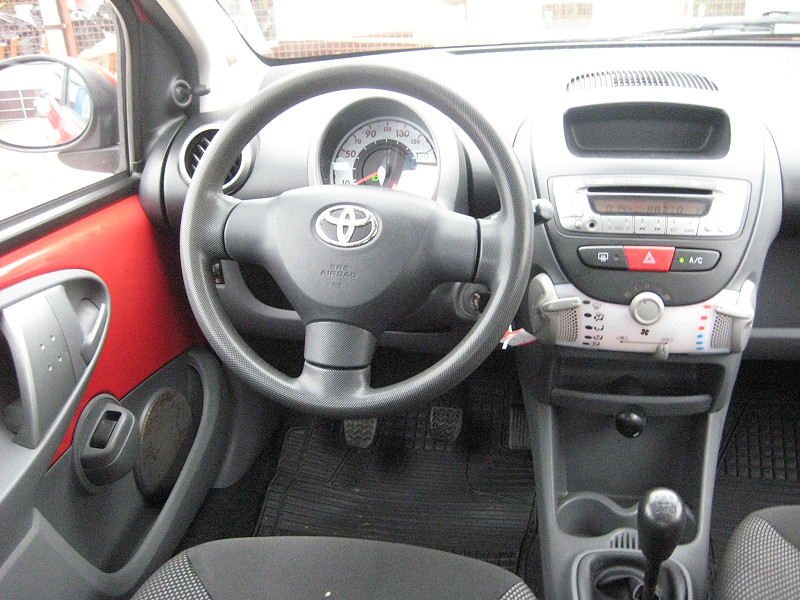 Toyota Aygo 1.0 Blue AC 2009/12  - 8. kép - TS Hungária Auto Trade Kft., Használtató-kereskedés
