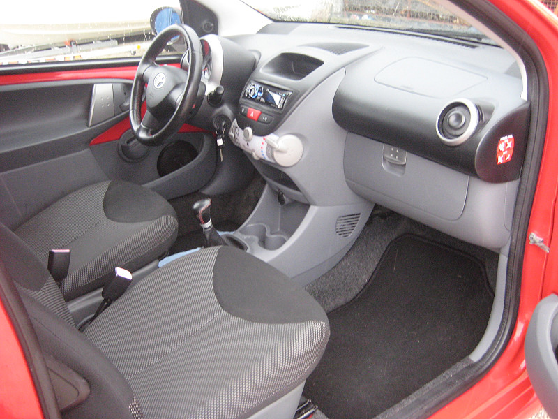 Toyota Aygo 1.0 City 3 ajtós 2009/04 KLÍMÁS - 9. kép - TS Hungária Auto Trade Kft., Használtató-kereskedés