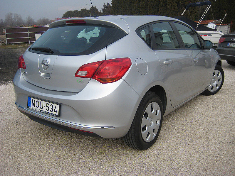 OPEL ASTRA J 1, 6 BENZINES 5 AJTÓS 2013.12 - 4. kép - TS Hungária Auto Trade Kft., Használtató-kereskedés