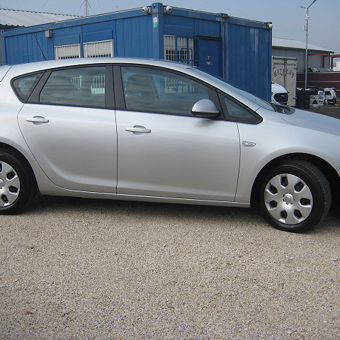 OPEL ASTRA J 1, 6 BENZINES 5 AJTÓS 2013.12 - 5. kép