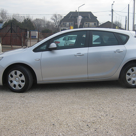 OPEL ASTRA J 1, 6 BENZINES 5 AJTÓS 2013.12 - 6. kép