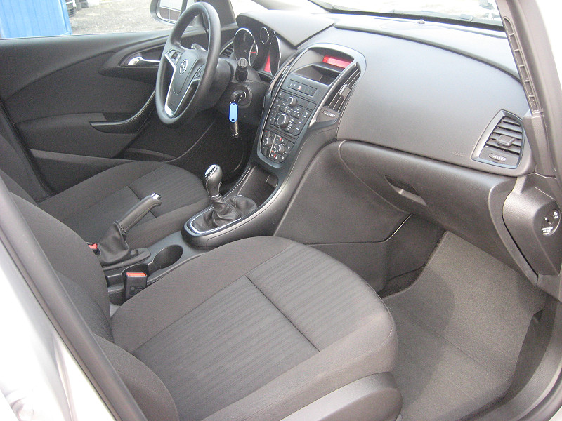 OPEL ASTRA J 1, 6 BENZINES 5 AJTÓS 2013.12 - 9. kép - TS Hungária Auto Trade Kft., Használtató-kereskedés