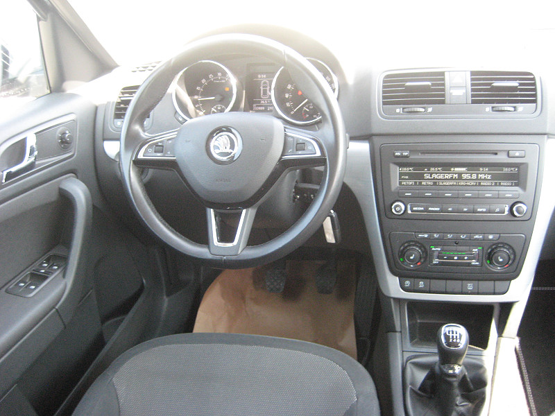 Skoda Yeti 2.0 TDI Ambition Outdoor 2014/05 EURO5 - 8. kép - TS Hungária Auto Trade Kft., Használtató-kereskedés