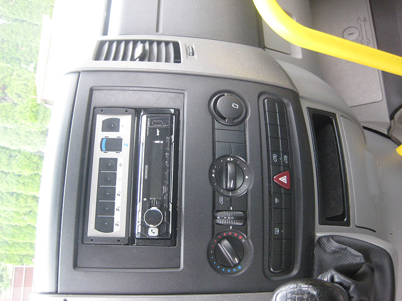 VW CRAFTER BUSZ 2.5 TDI 110LE EURO4 2010/04 - 8. kép - TS Hungária Auto Trade Kft., Használtató-kereskedés