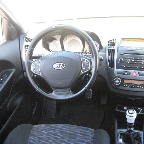 KIA CEED SW KOMBI 1, 6 BENZINES 2009/07 - 7. kép