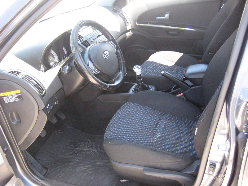 KIA CEED SW KOMBI 1, 6 BENZINES 2009/07 - 9. kép - TS Hungária Auto Trade Kft., Használtató-kereskedés