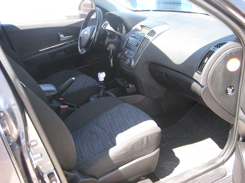 KIA CEED SW KOMBI 1, 6 BENZINES 2009/07 - 10. kép - TS Hungária Auto Trade Kft., Használtató-kereskedés