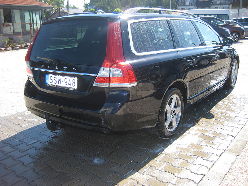 VOLVO V70 1, 6D NAVIS VONÓHORGOS EURO 5 2014/08 - 4. kép - TS Hungária Auto Trade Kft., Használtató-kereskedés