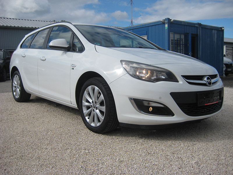 Opel Astra 1.4 Turbo 150 Jahre Opel kombi 2012/12 Euro5 - 3. kép - TS Hungária Auto Trade Kft., Használtató-kereskedés