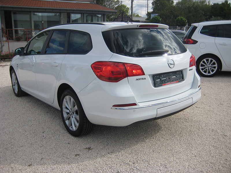 Opel Astra 1.4 Turbo 150 Jahre Opel kombi 2012/12 Euro5 - 6. kép - TS Hungária Auto Trade Kft., Használtató-kereskedés