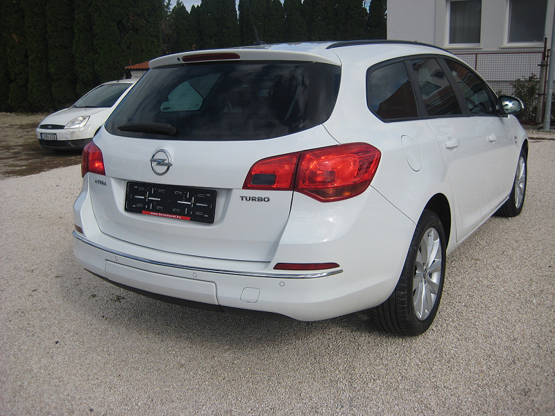 Opel Astra 1.4 Turbo 150 Jahre Opel kombi 2012/12 Euro5 - 7. kép - TS Hungária Auto Trade Kft., Használtató-kereskedés