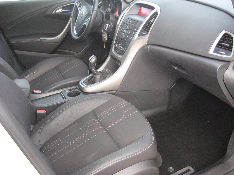 Opel Astra 1.4 Turbo 150 Jahre Opel kombi 2012/12 Euro5 - 10. kép - TS Hungária Auto Trade Kft., Használtató-kereskedés