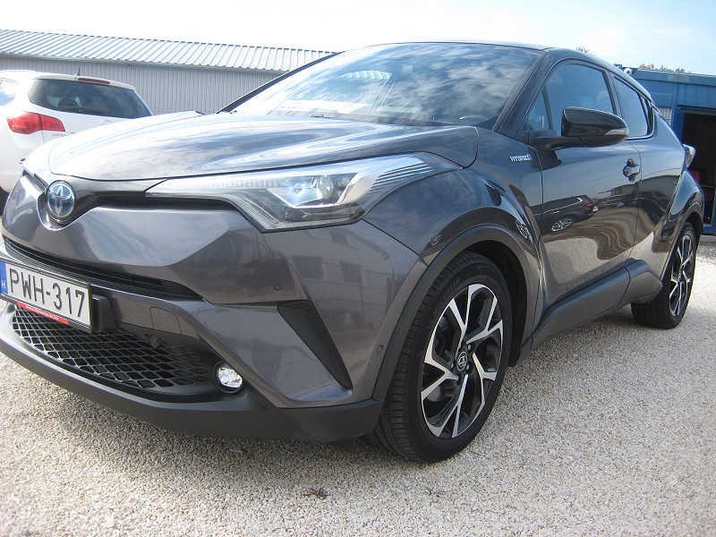 TOYOTA C-HR 1.8 Hybrid Dynamic Comfort LED e-CVT 2018/05 - 2. kép - TS Hungária Auto Trade Kft., Használtató-kereskedés
