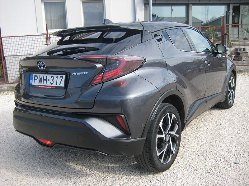 TOYOTA C-HR 1.8 Hybrid Dynamic Comfort LED e-CVT 2018/05 - 4. kép - TS Hungária Auto Trade Kft., Használtató-kereskedés