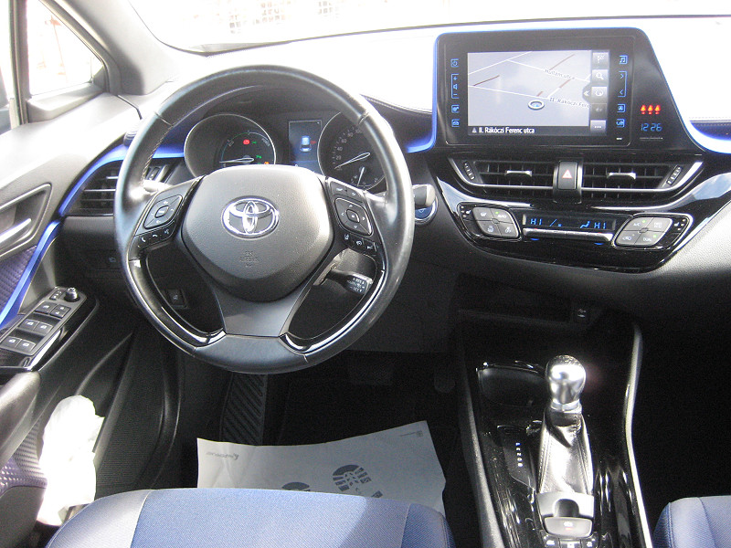 TOYOTA C-HR 1.8 Hybrid Dynamic Comfort LED e-CVT 2018/05 - 8. kép - TS Hungária Auto Trade Kft., Használtató-kereskedés