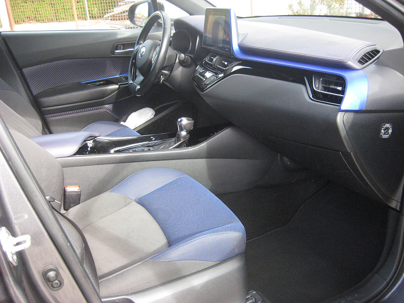 TOYOTA C-HR 1.8 Hybrid Dynamic Comfort LED e-CVT 2018/05 - 9. kép - TS Hungária Auto Trade Kft., Használtató-kereskedés