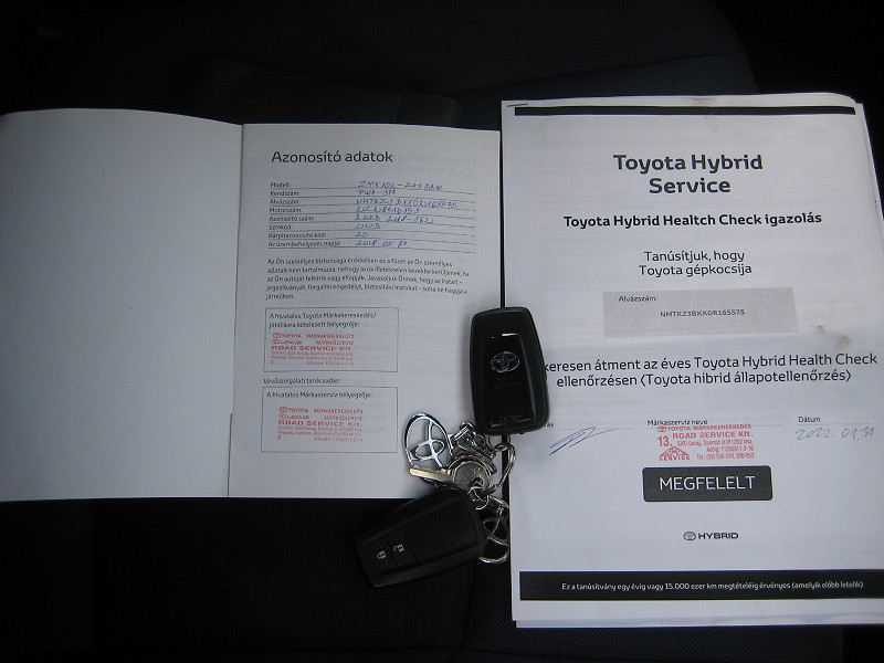 TOYOTA C-HR 1.8 Hybrid Dynamic Comfort LED e-CVT 2018/05 - 11. kép - TS Hungária Auto Trade Kft., Használtató-kereskedés