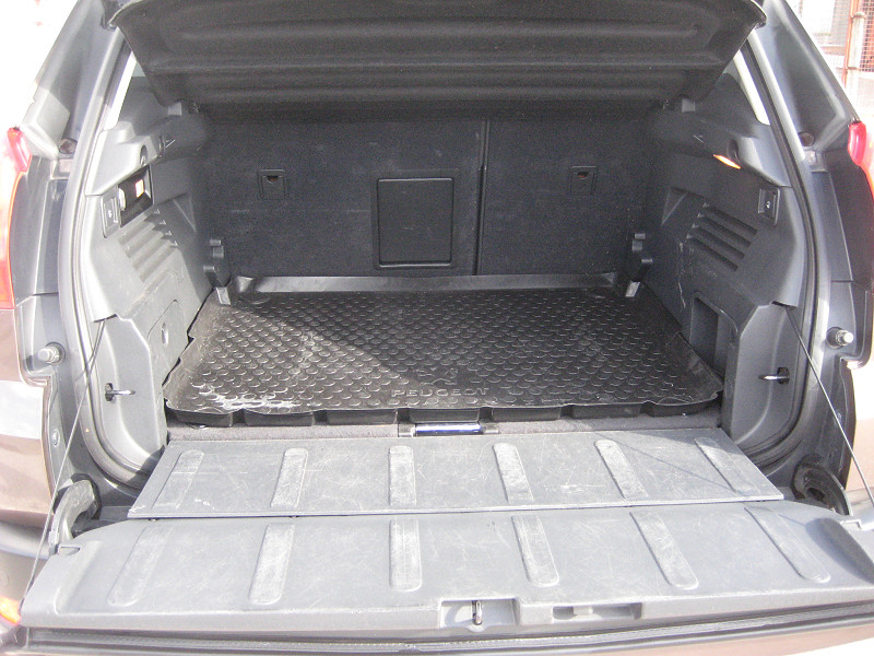 PEUGEOT 3008 1, 6 HDI VONÓHORGOS EURO5 2013/08 - 13. kép - TS Hungária Auto Trade Kft., Használtató-kereskedés