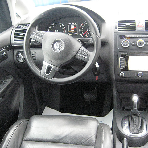 VW TOURAN 1, 4 TSI HIGHLINE DSG 7 SZEMÉLYES 2014/07 EURO5 - 7. kép