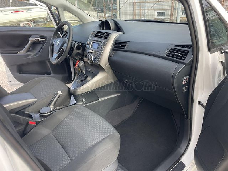 Toyota Verso 1.8 Dynamic automata 7 személyes 2010/02 - 10. kép - TS Hungária Auto Trade Kft., Használtató-kereskedés